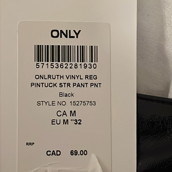 Black shiny leather looking pants. Made by only - Picture 5 of 7